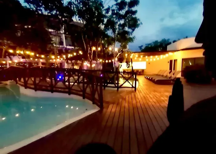 Private Jungle Cool Pool 500 Mbps Wi-fi 3 Bikes King Bed Apartment
