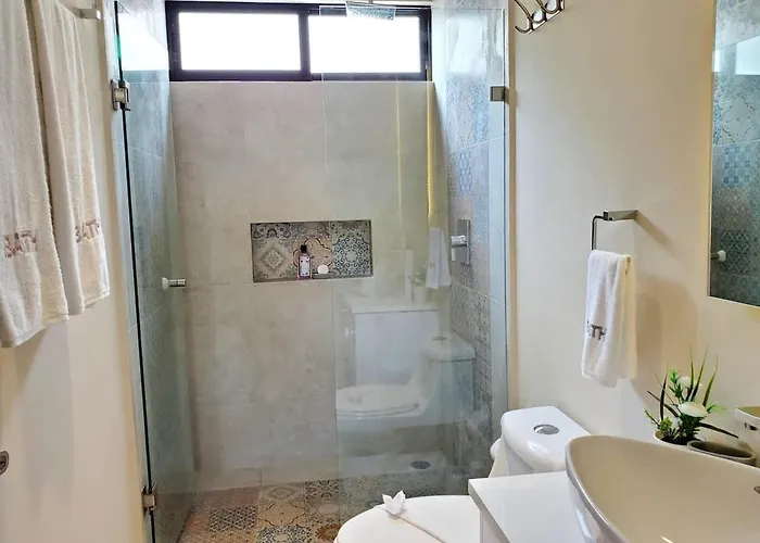 Apartment Private Jungle Cool Pool 500 Mbps Wi-fi 3 Bikes King Bed *
