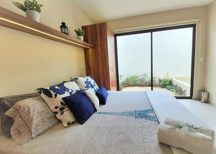 Private Jungle Cool Pool 500 Mbps Wi-fi 3 Bikes King Bed Apartment
