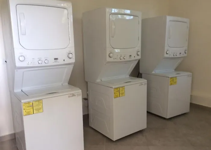 Apartment Private Jungle Cool Pool 500 Mbps Wi-fi 3 Bikes King Bed *