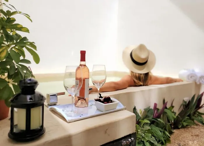 Private Jungle Cool Pool 500 Mbps Wi-fi 3 Bikes King Bed Apartment *