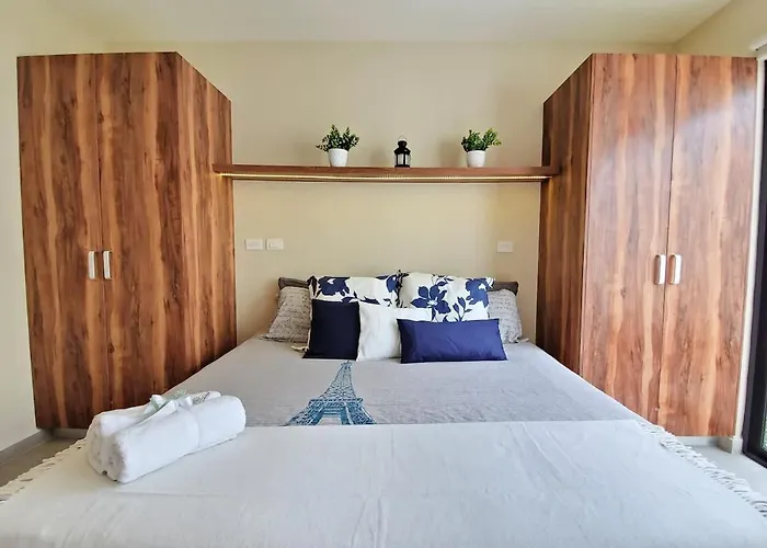Private Jungle Cool Pool 500 Mbps Wi-fi 3 Bikes King Bed *